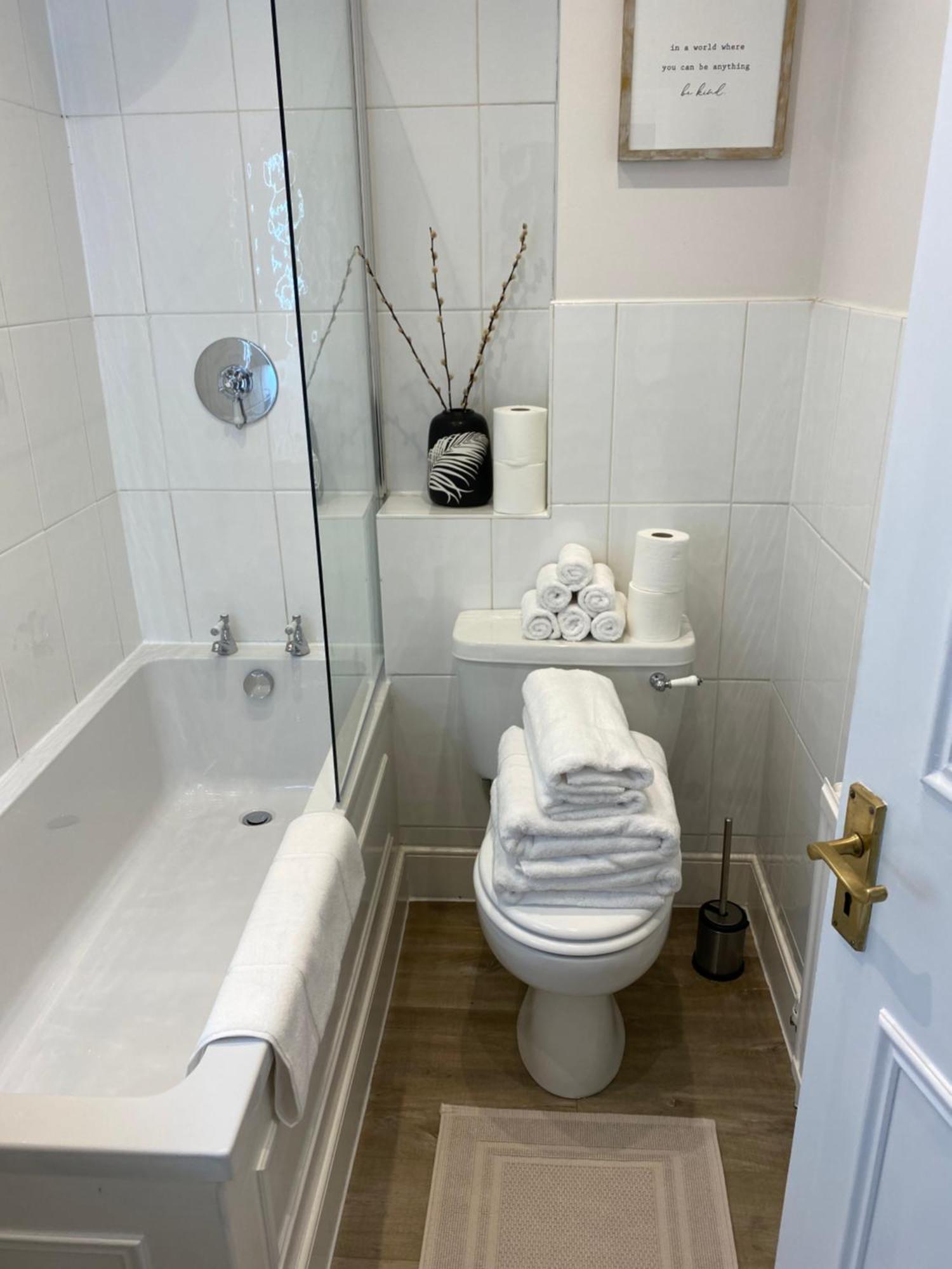 Lovely Large 1 Bed Renovated Flat W Balcony & 600Mb Wifi Londen Buitenkant foto
