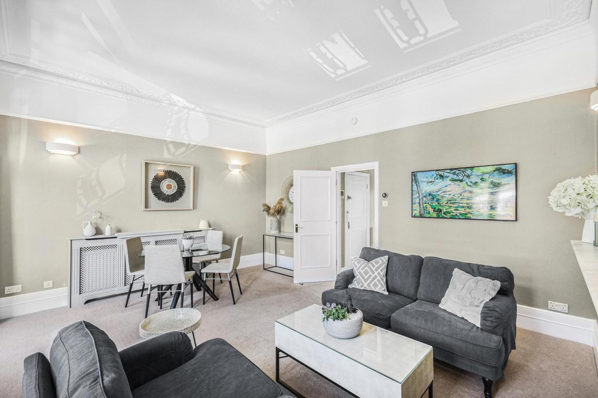 Lovely Large 1 Bed Renovated Flat W Balcony & 600Mb Wifi Londen Buitenkant foto